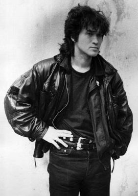  Viktor Tsoi's Kino Revival: Rocking Berlin with Timeless Soviet Rock!